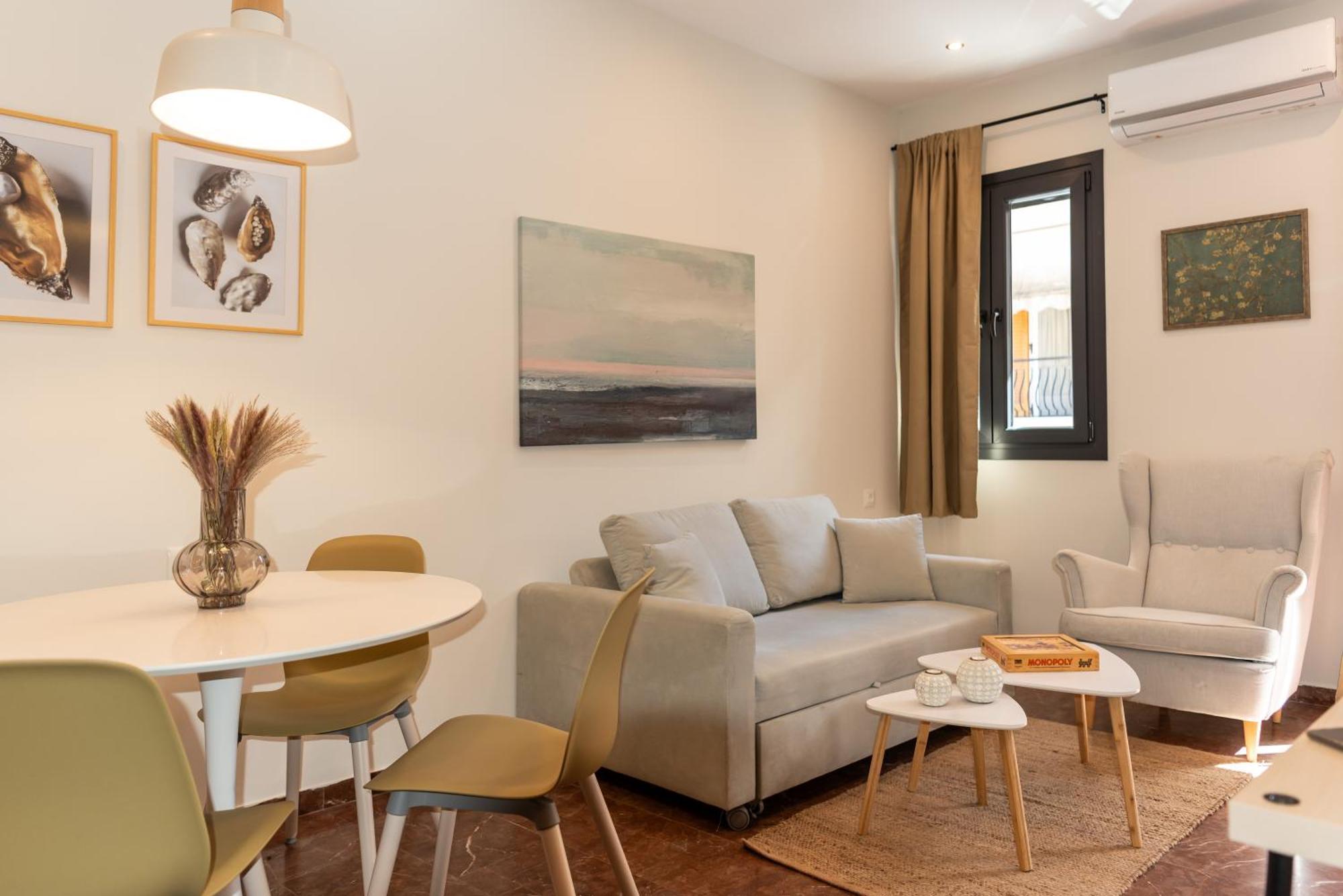 Golden Seashell Apartment *